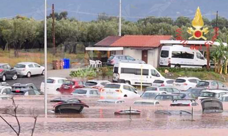 Esonda torrente nel catanzarese: paese isolato e circolazione interrotta