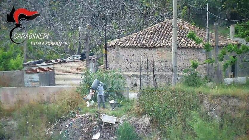 Abbandono di rifiuti presso il Torrente Sant’Agata: sorpresi i presunti responsabili grazie alle riprese video