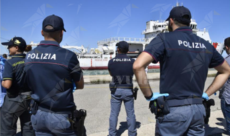 Sbarco di migranti a Crotone, individuati e arrestati i due presunti scafisti