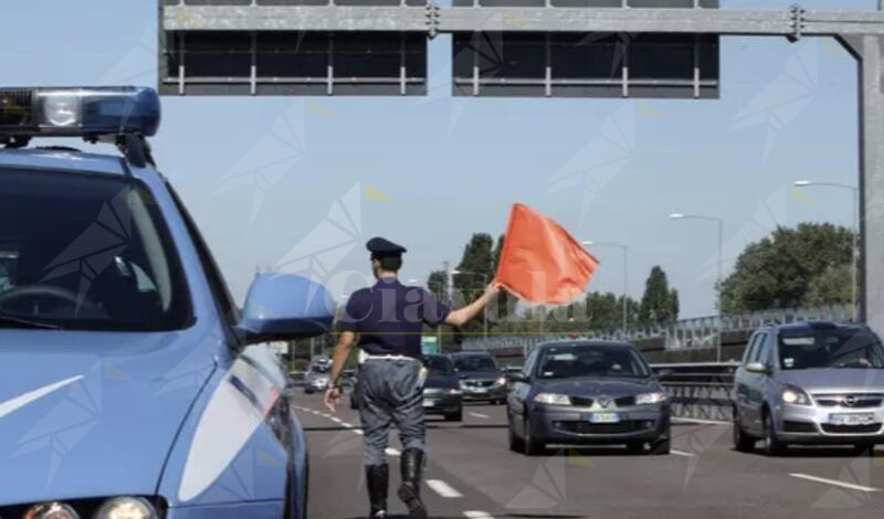 Ancora sangue sulle strade: motociclista muore nello scontro con un furgone