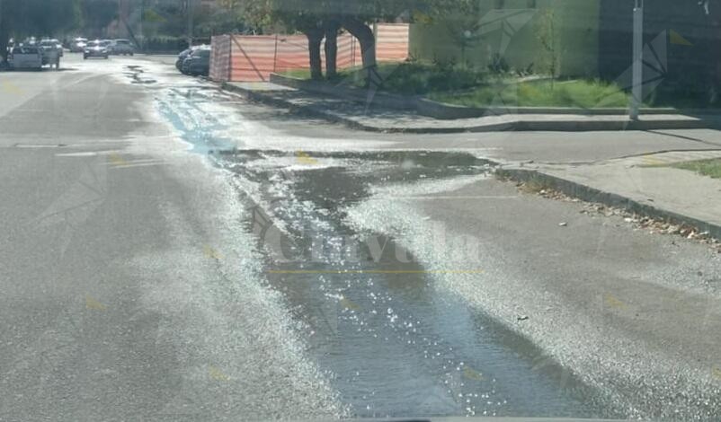 Caulonia, perdita d’acqua in Viale Magna Grecia