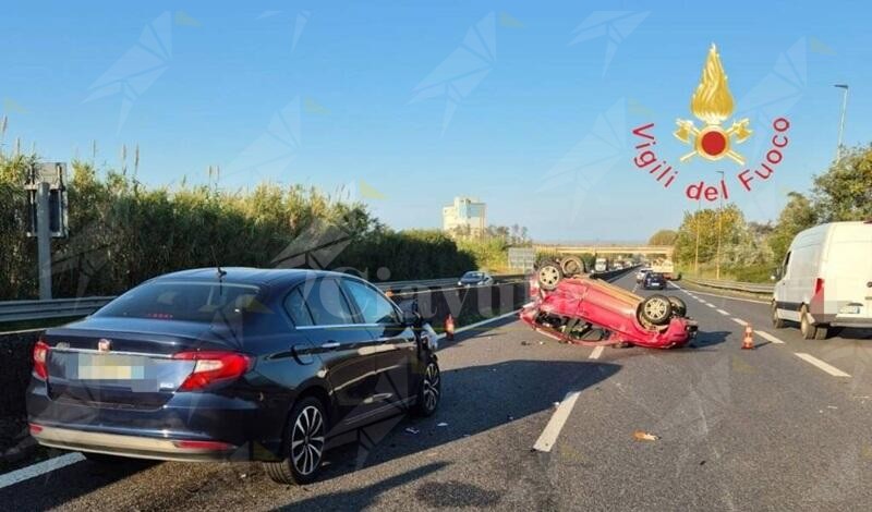 Scontro tra due auto in Calabria: quattro feriti