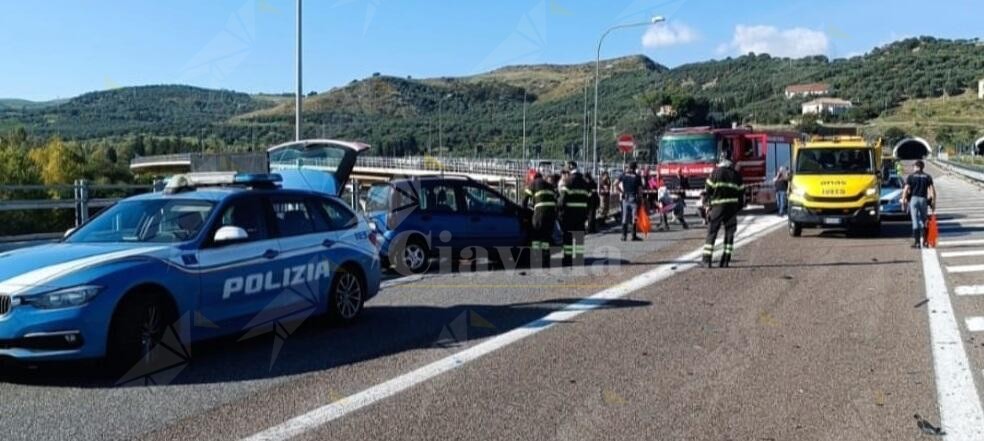 Incidente mortale sulla statale 106. Una vittima e due feriti gravi