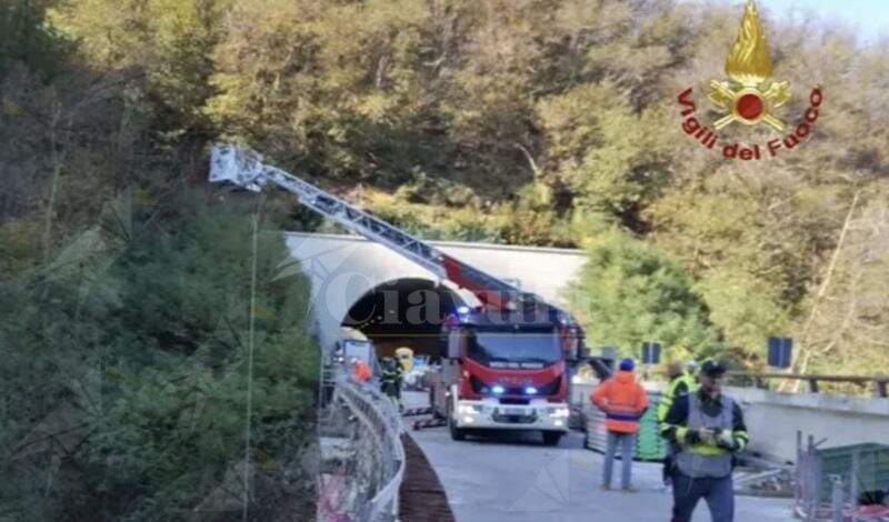 Operaio 29enne precipita da un ponteggio in autostrada e muore