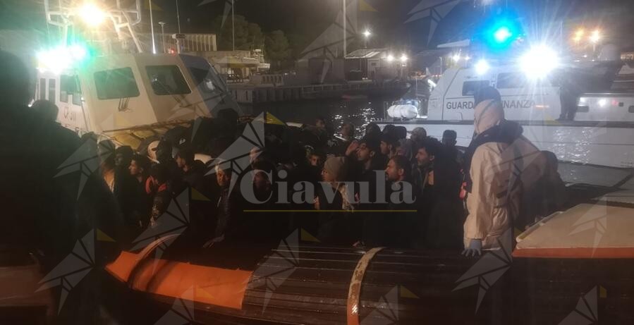 Sbarco di migranti a Roccella Jonica, arrivate 94 persone