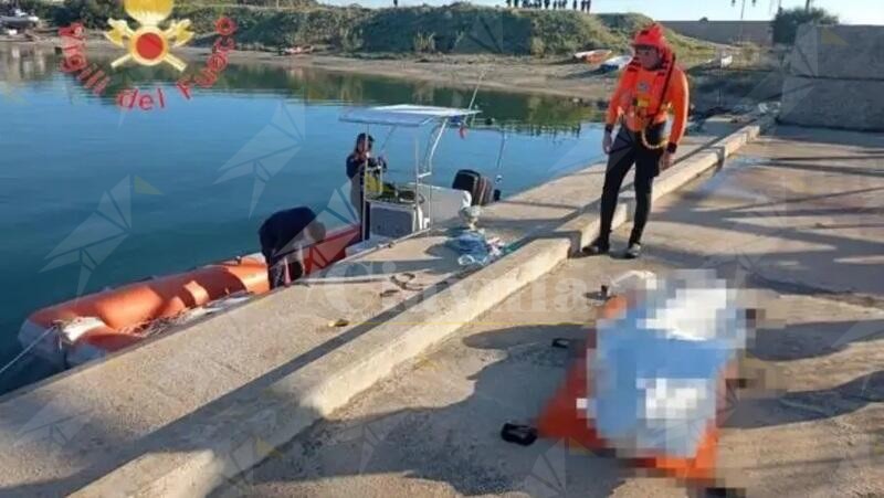 Trovato un cadavere nel porto di Catanzaro Lido, indagini in corso