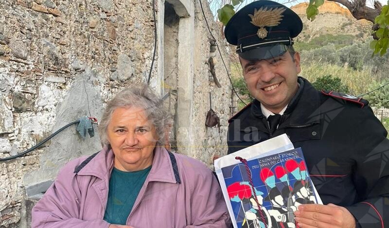 I Carabinieri di Caulonia Marina in visita agli anziani per gli auguri di Natale