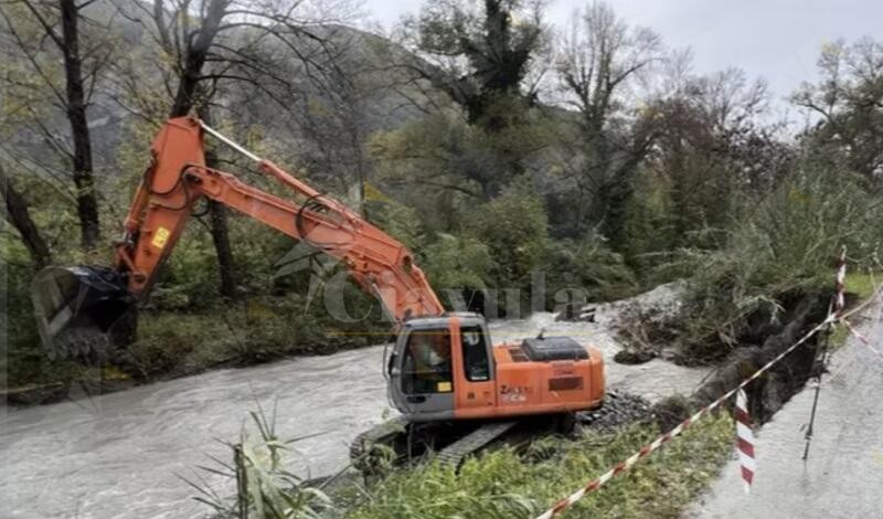 Maltempo in Calabria, esonda un fiume nel cosentino