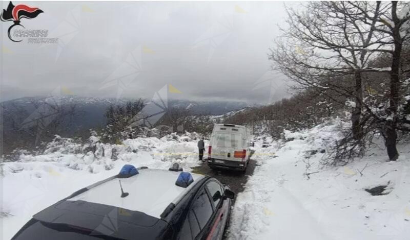 Neve blocca un furgone con ossigeno per terapie mediche: intervengono i Carabinieri Forestali