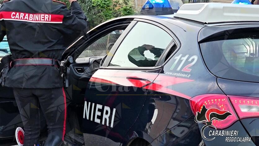 Alla guida col cellulare, i carabinieri di Villa S.G. ritirano tre patenti