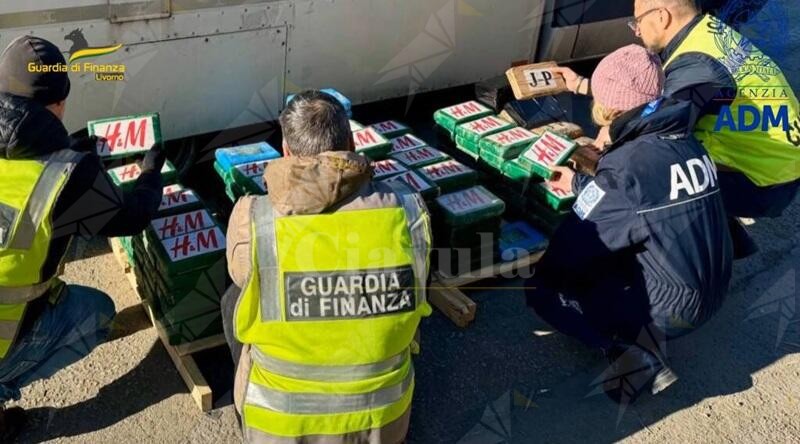 Sequestrati 217 chili di cocaina a Livorno diretti in Calabria