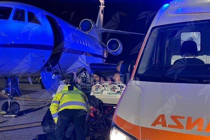 Neonato in pericolo di vita trasportato d’urgenza da Lamezia a Roma con un volo sanitario