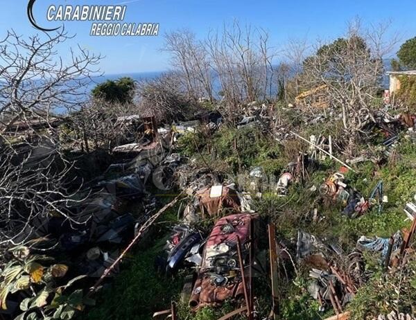 Sequestrata una discarica abusiva di rifiuti speciali a Palmi. Denunciati i proprietari dei terreno