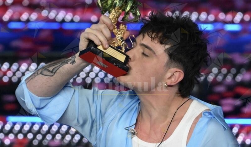 Sanremo 2025, Olly vince il festival. Sul podio Lucio Corsi e il calabrese Brunori SAS