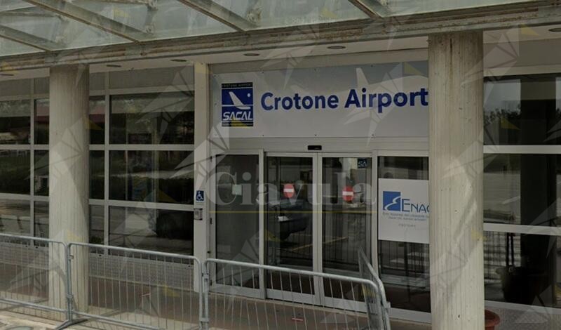 L’aereo è troppo piccolo, 18 passeggeri restano a terra all’aeroporto di Crotone