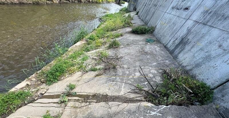 Discarica abusiva, rifiuti speciali, amianto e scarichi illegali nel fiume Budello. Sei denunce nella Piana di Gioia Tauro